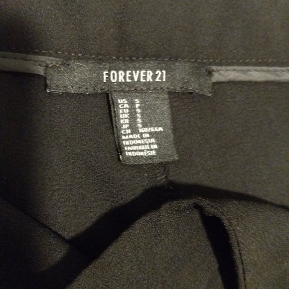 Forever 21 Black Short - Picture 2 of 3